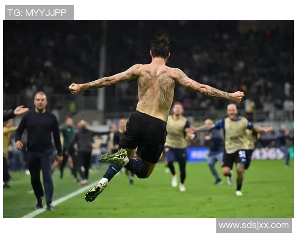 纹身足球明星的独特魅力与个性展现让人惊艳的面孔与球场风采